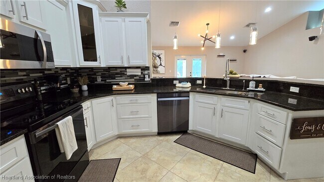 Building Photo - 268 Grosbeak Ave