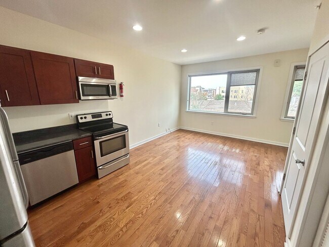 Building Photo - 332 N 41st St