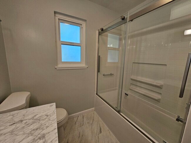 Foto del edificio - 819 Linden Ln