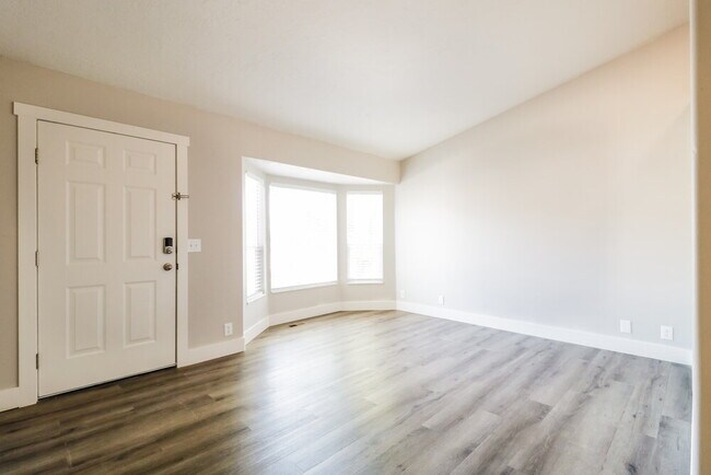 Foto del edificio - 2235 N 490 W St