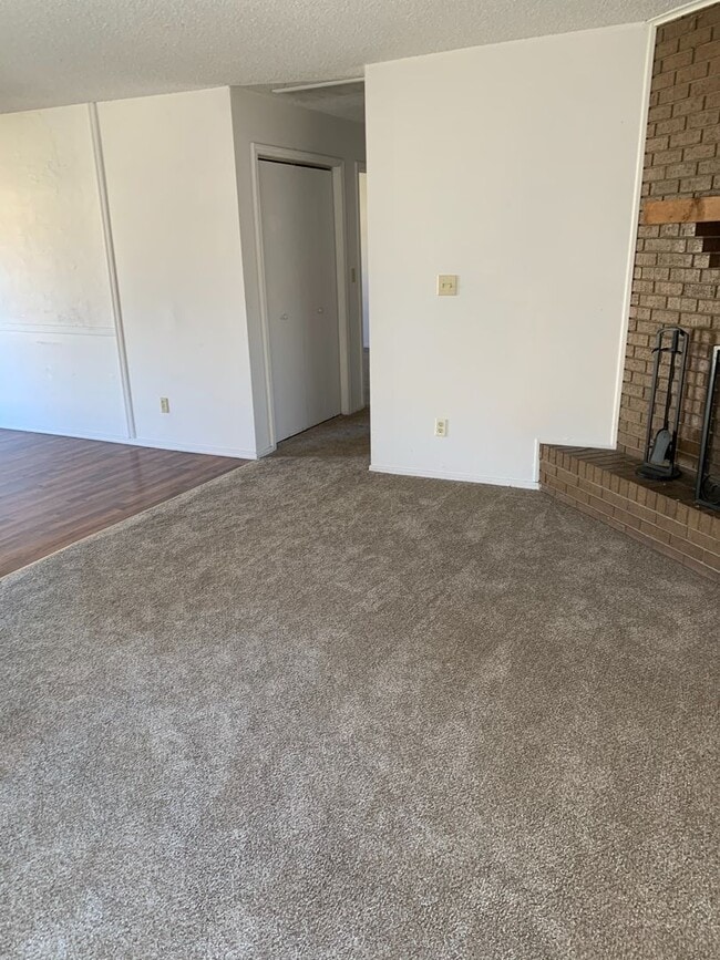 Building Photo - 3353 E Sunset St