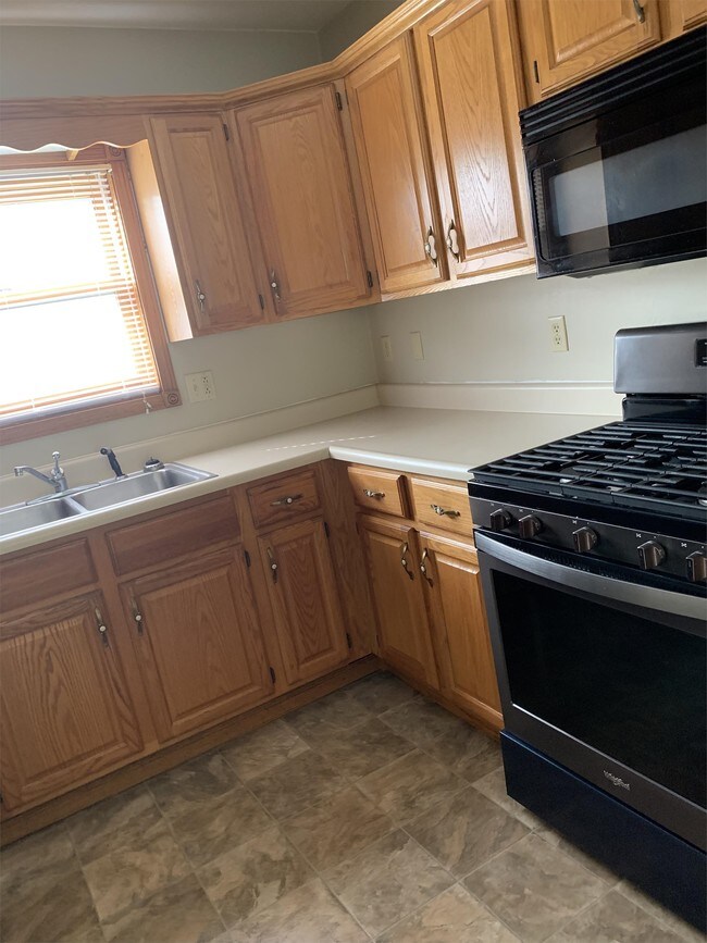 Building Photo - 2725 Pleasant View Dr