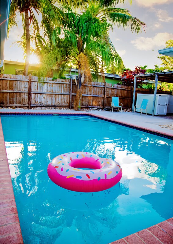 Building Photo - 916 W Drew St