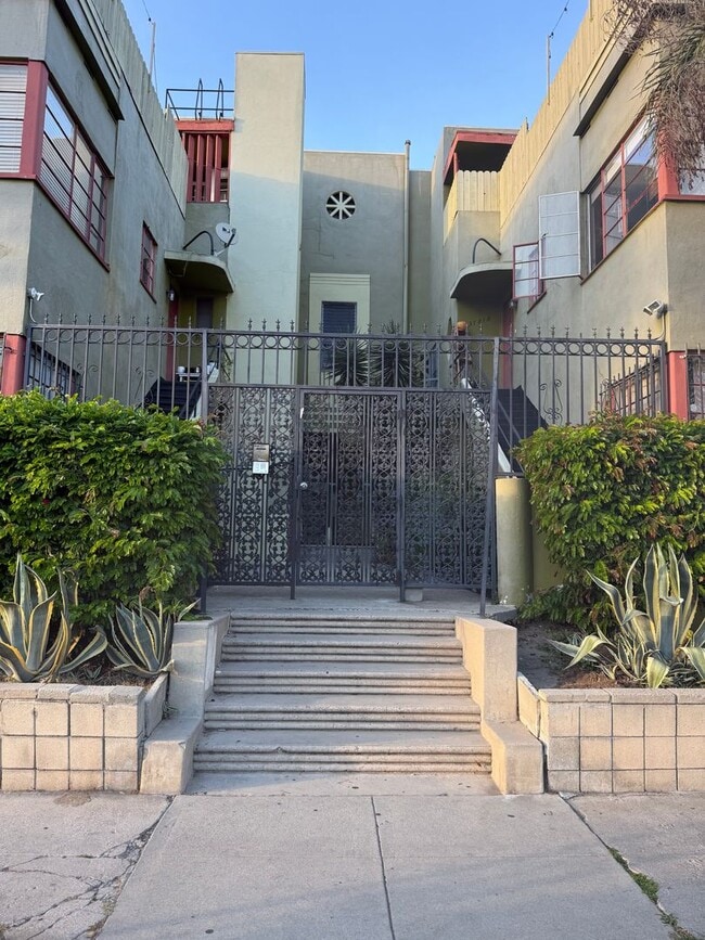 Photo - 3787 1/2-3789 W 9th St Apartment