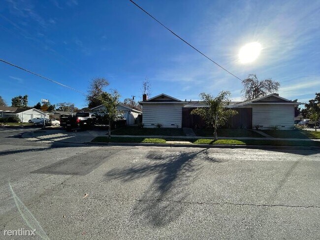 Building Photo - 2 br, 1 bath Townhome - 2894 David Ave