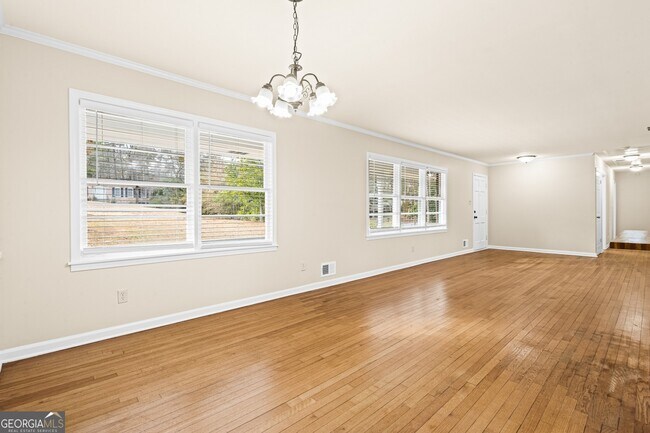 Foto del edificio - 816 Valley Creek Dr