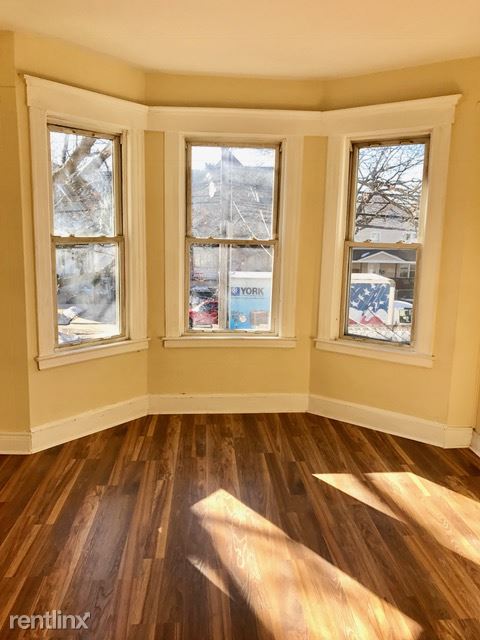 Building Photo - 2 br, 1 bath  - 365 Howard Ave Apt 1L