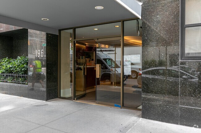 Foto del edificio - 196 E 75th St