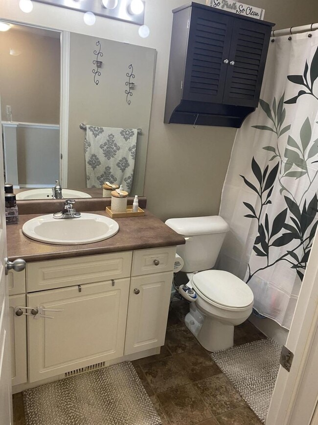 Photo du bâtiment - 2 bedroom in Moose Jaw SK S6J 0A4