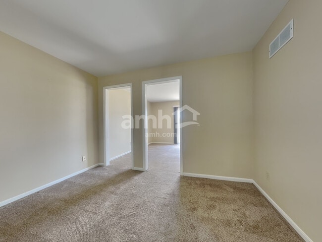 Building Photo - 6939 Sandbur Ct