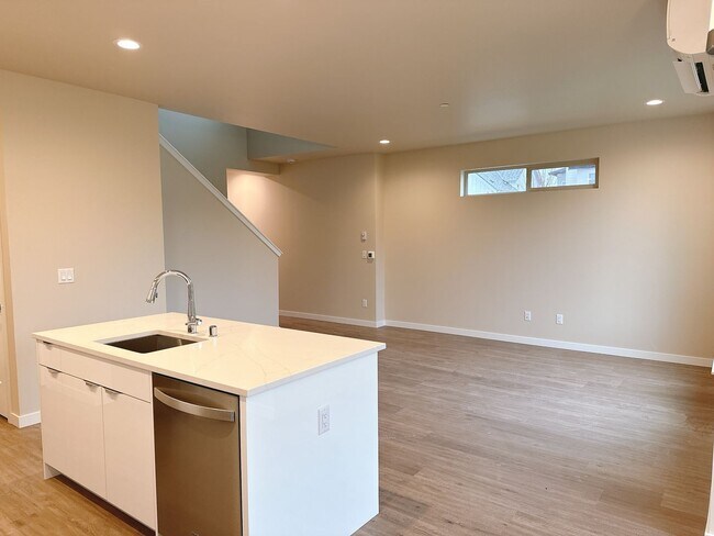 Foto del edificio - New 3 bdrm, 2.5 bath in Cordata Neighborhood