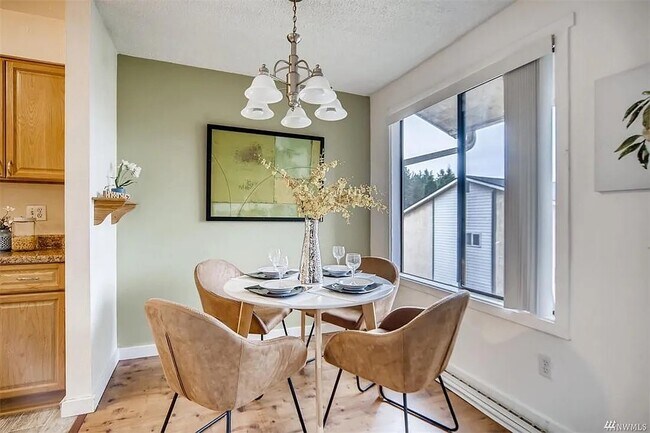 Dining - 12611 NE 145th Pl