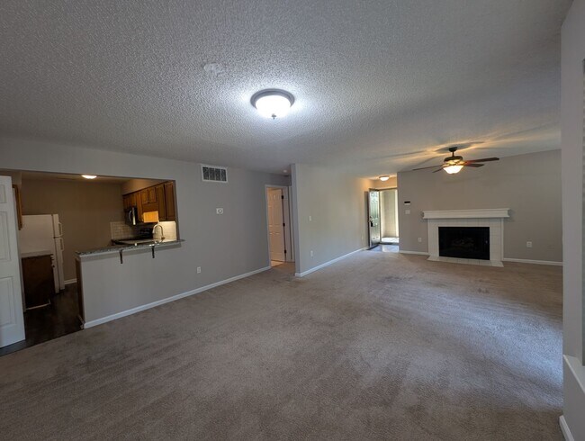 Foto del edificio - Pristine 2BD/2BA Condo in Southpark!