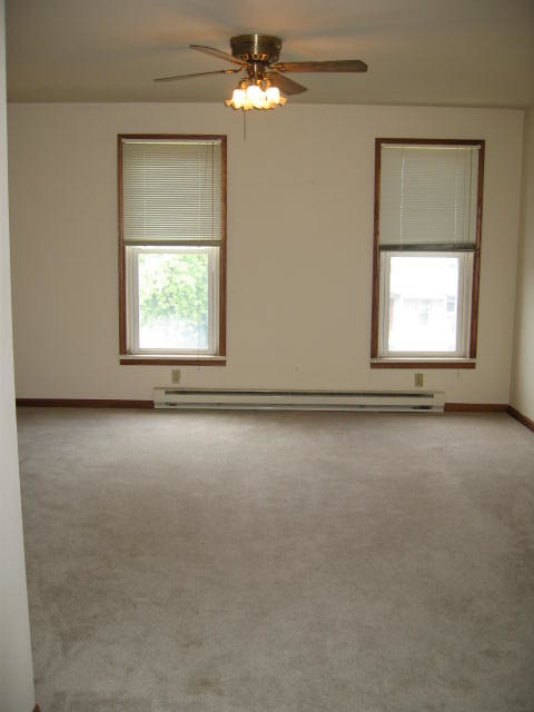 Building Photo - 148 N Sycamore St