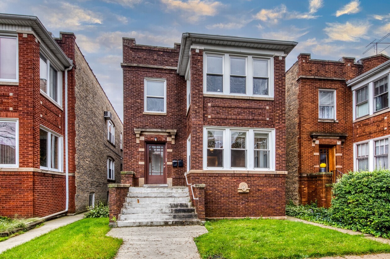 5039 W Cullom Ave Unit 1, Chicago, IL 60641 Room for Rent in Chicago