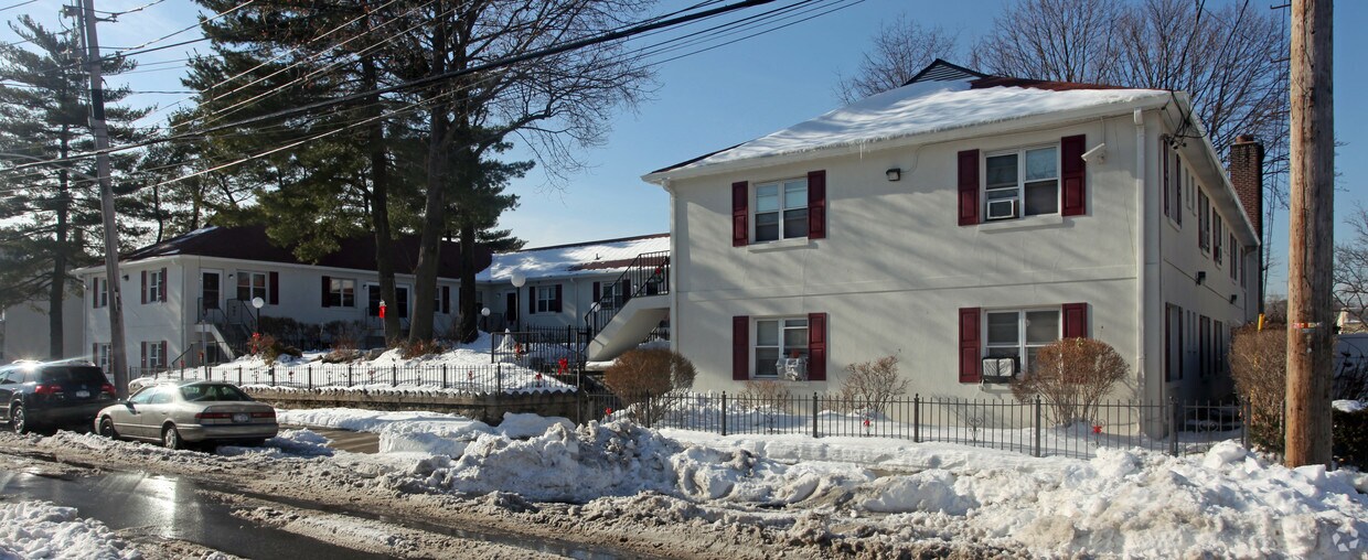 Building Photo - 404 N High St