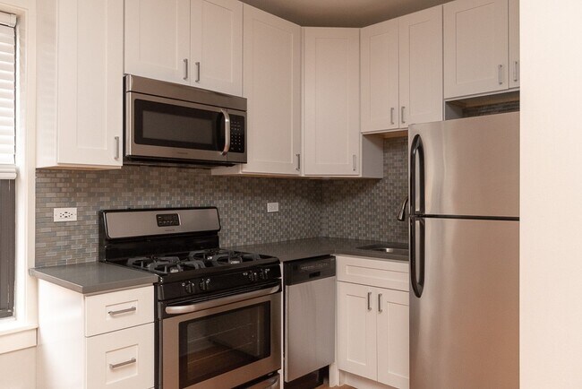 Foto del edificio - 2425 N Kedzie Blvd