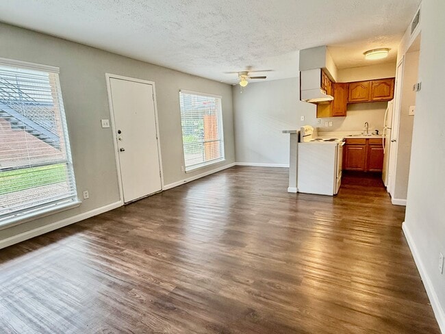 Building Photo - 936 Heights Blvd