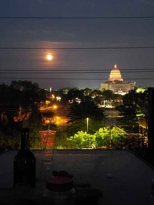 Vista nocturna - 700 Cliff St
