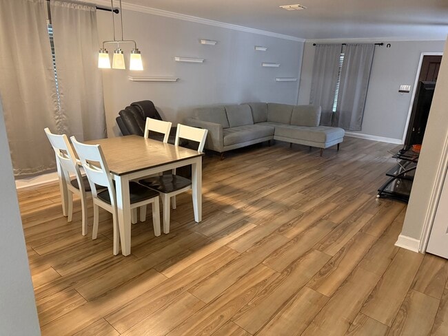 Foto del edificio - 215 Mallow Grove