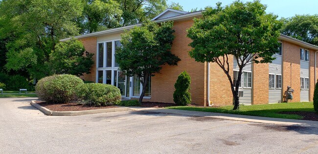 Foto del edificio - 645 S Green Bay Rd