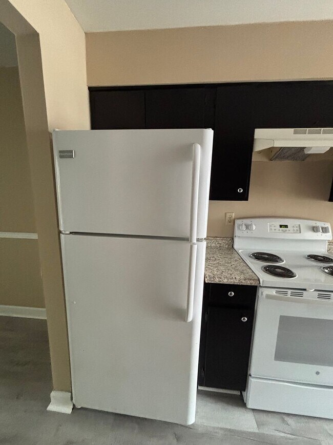 Foto del edificio - New Listing - Don't Miss Out!
