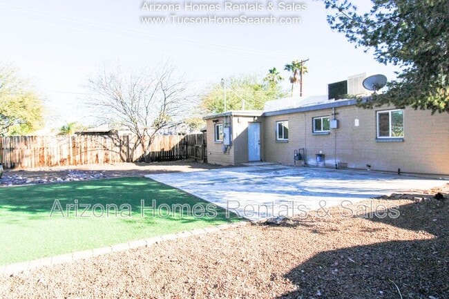 Building Photo - 4559 E Malvern St