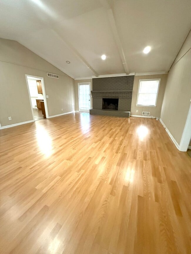 Building Photo - Ranch Home on large lot