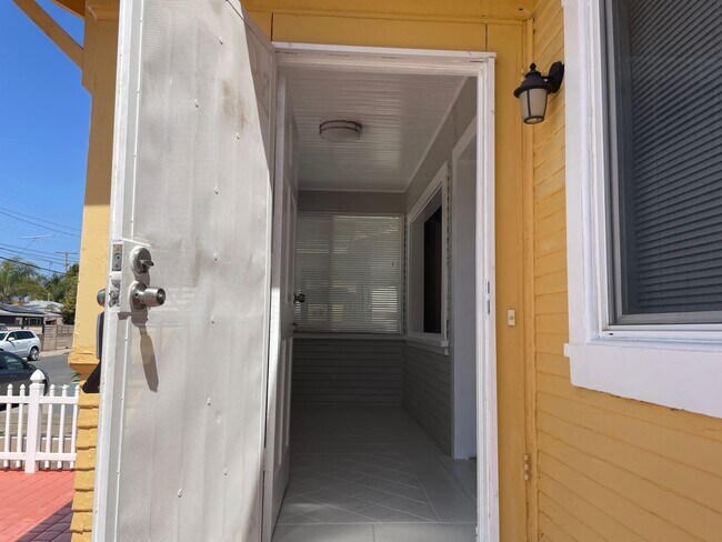 Foto del edificio - Gorgeous 2-bedroom house for rent! Best De...