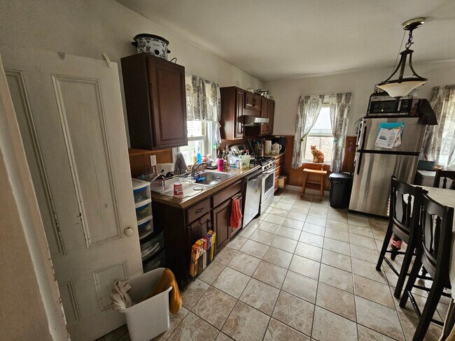 Building Photo - 58 Winship St