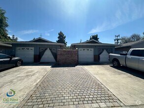 Building Photo - 2432 Karen Dr