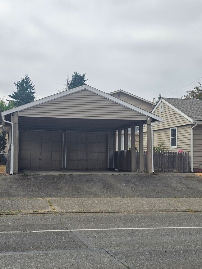 Building Photo - North Burien rambler rental home - 3 bedro...