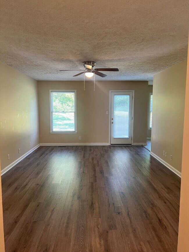 Foto del edificio - 3413 Clearwater Dr