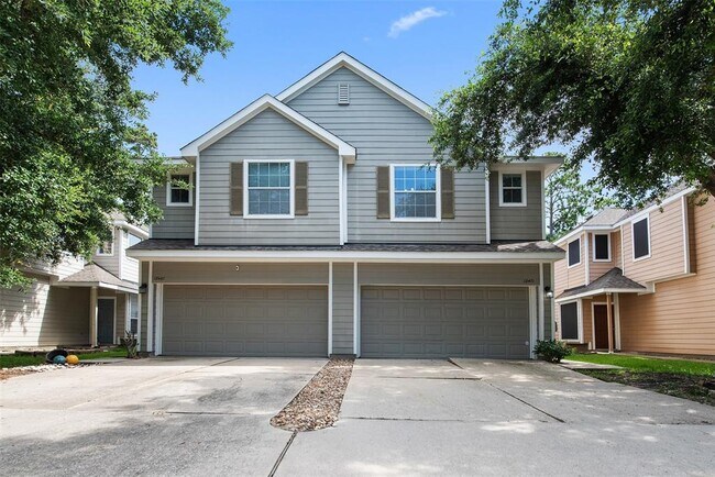 Foto del edificio - 12471 Saratoga Woods Ln