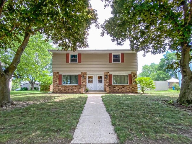 Building Photo - 1825 Oakdale Dr