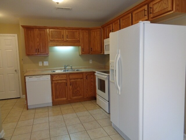 Foto del edificio - 1006 Hendricks Ct