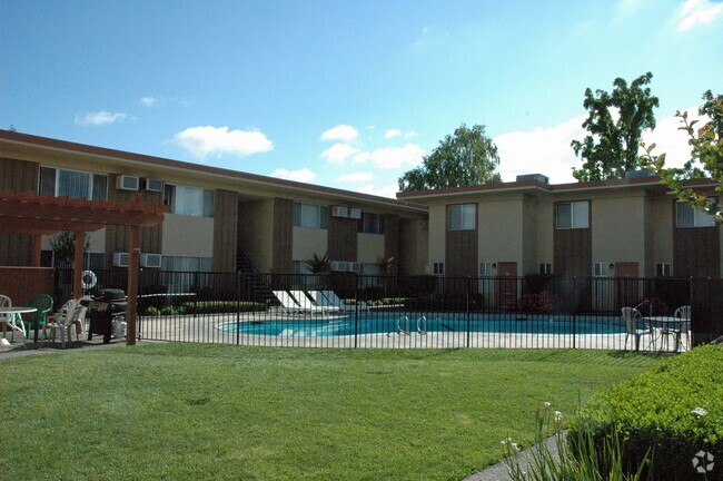 Tokay Gardens Apartments for Rent with a Swimming Pool - Lodi, CA - 3 ...