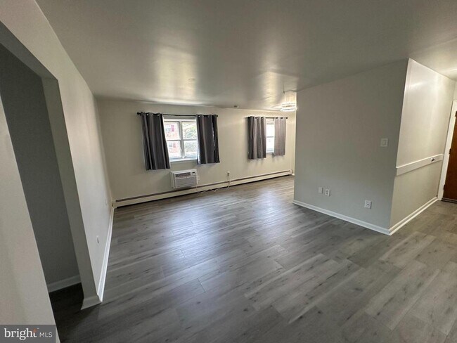Foto del edificio - 335 E Lancaster Ave