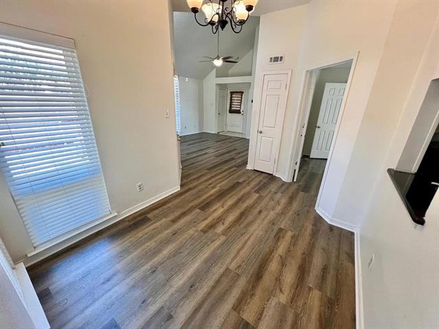 Foto del edificio - 18023 Whispering Gables Ln
