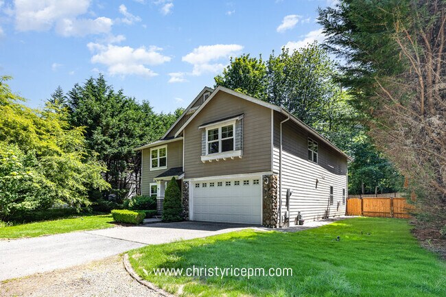 Photo - 845 Front St S House