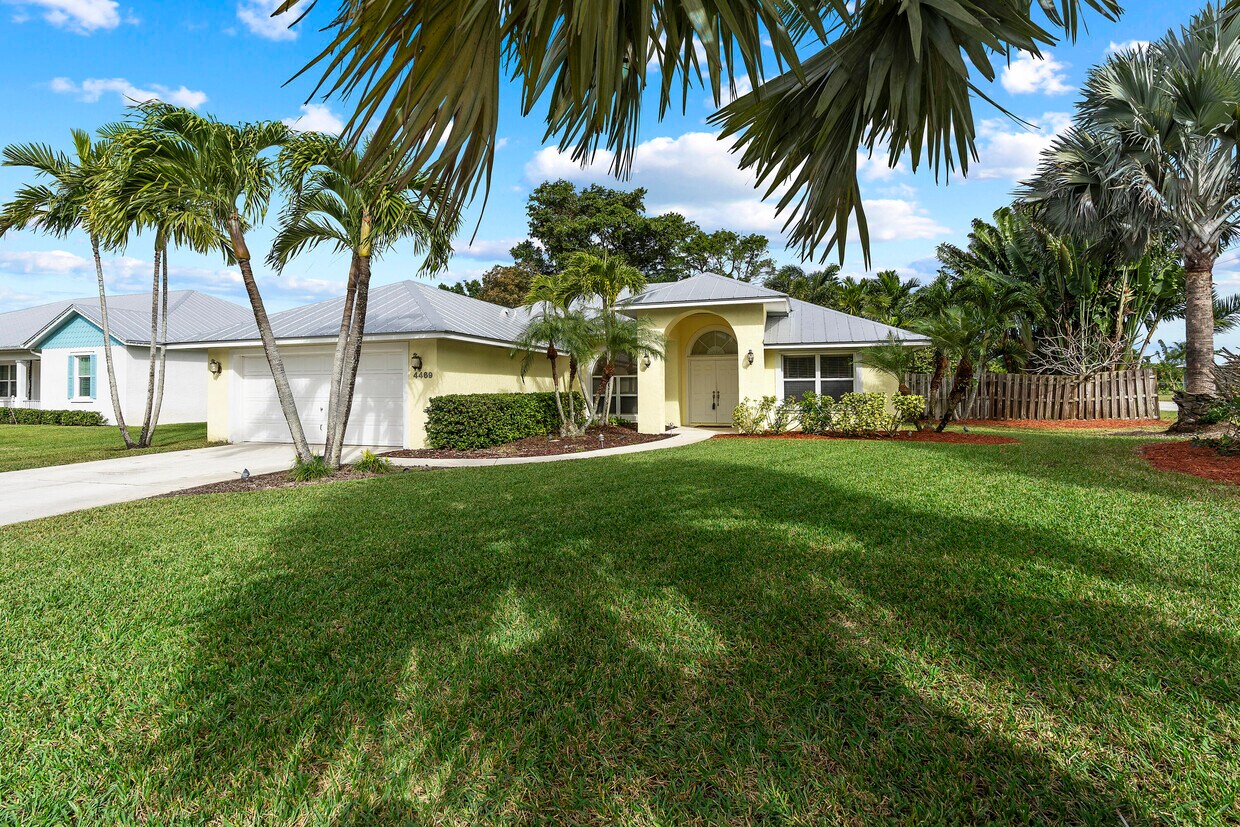 Foto principal - 4469 SE Tall Pines Ave