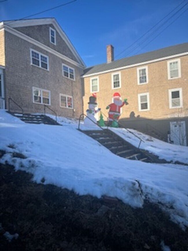 Building Photo - 19 High St