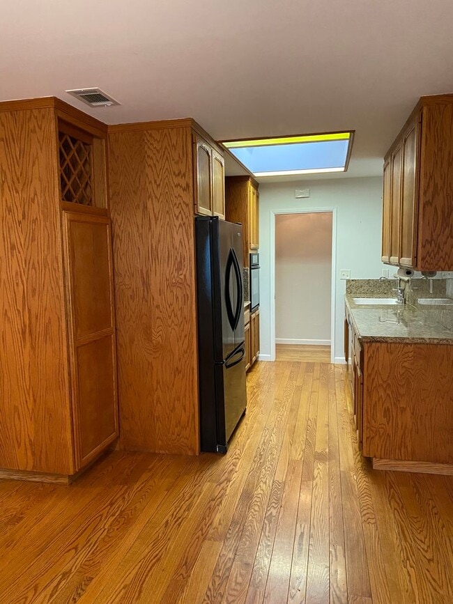 Foto del edificio - Well maintained 3 bed 2 bath home in Thousand Oaks neighborhood available!