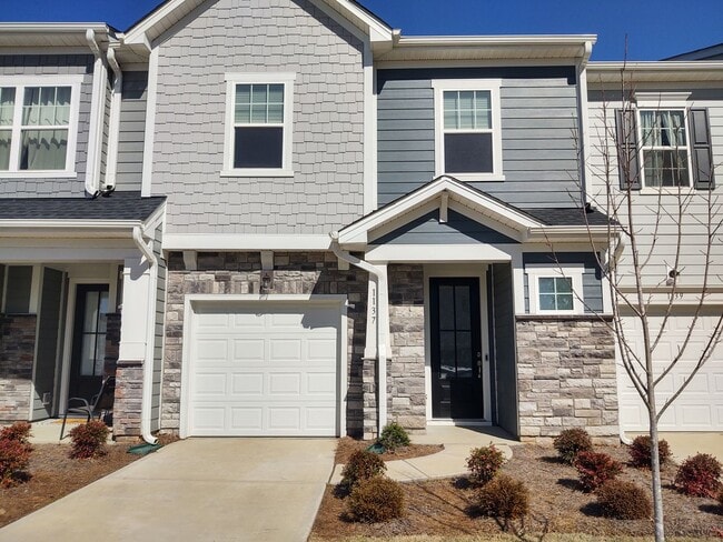 Move-in ready Townhome located in the Perg... - Move-in ready Townhome located in the Perg...