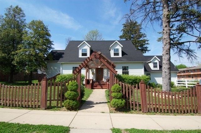 Primary Photo - 100 W 17th St