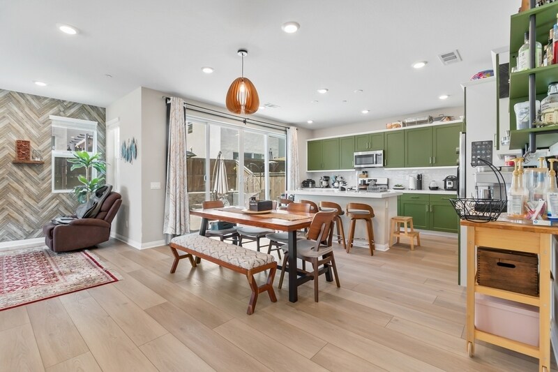 Foto principal - 1789 Whitmore Lp