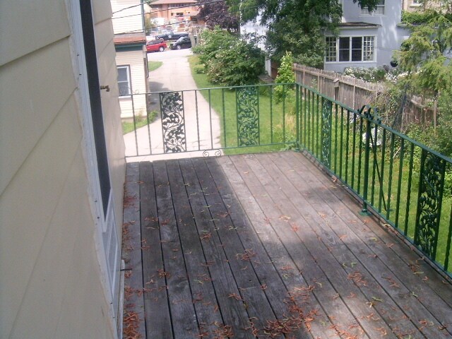 deck/patio - 142 Jewett Parkway