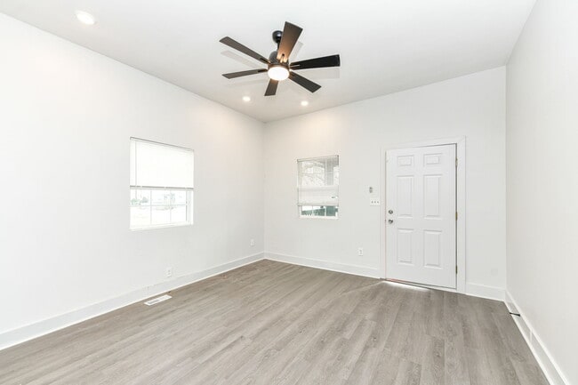 Foto del edificio - 942 W 27th St