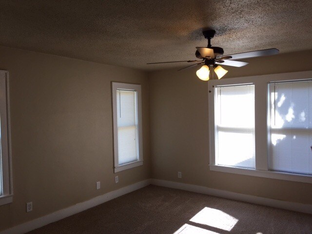 Foto del edificio - PRE-LEASING Great COLLEGE PROPERTY FOR AUG...