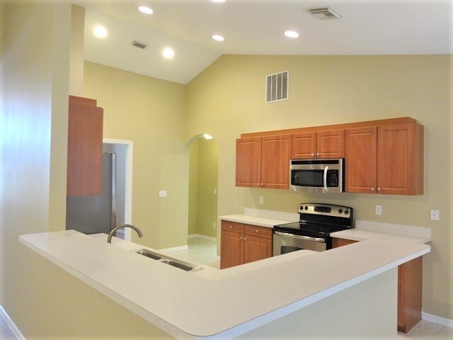 Building Photo - 5509 NW Commodore Terrace
